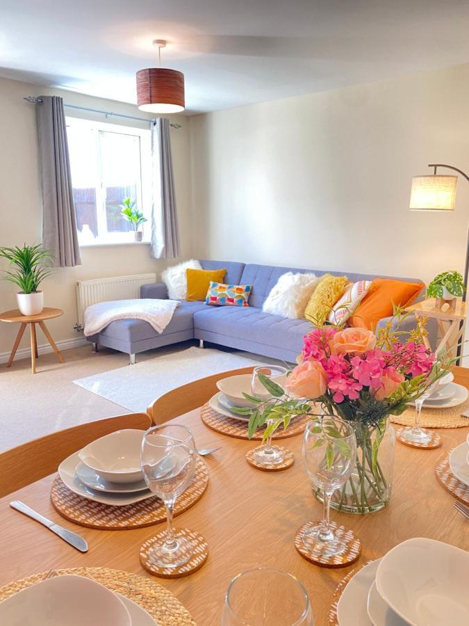 הוילה קורבי Free Private Parking! Oakley House And Garden! Fully Equipped 4 Comfy Beds מראה חיצוני תמונה